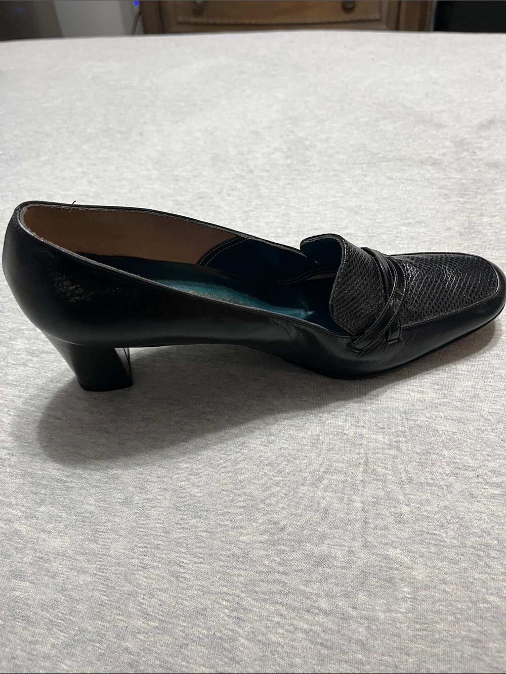 Classic Black Leather Mid-Heel for Women